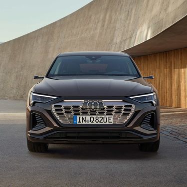 Front view Audi Q8 Sportback e-tron