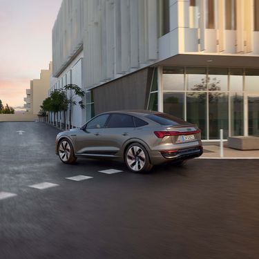 Side front view Audi Q8 Sportback e-tron